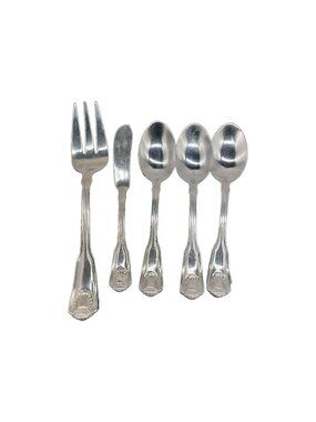 International Coquille 3 Spoons 1 Serving Fork 1 Butter Knife Shell Lot Of 5